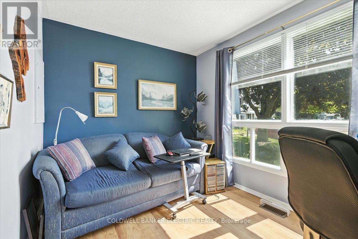 Property at 18 LOYALIST COURT image 5