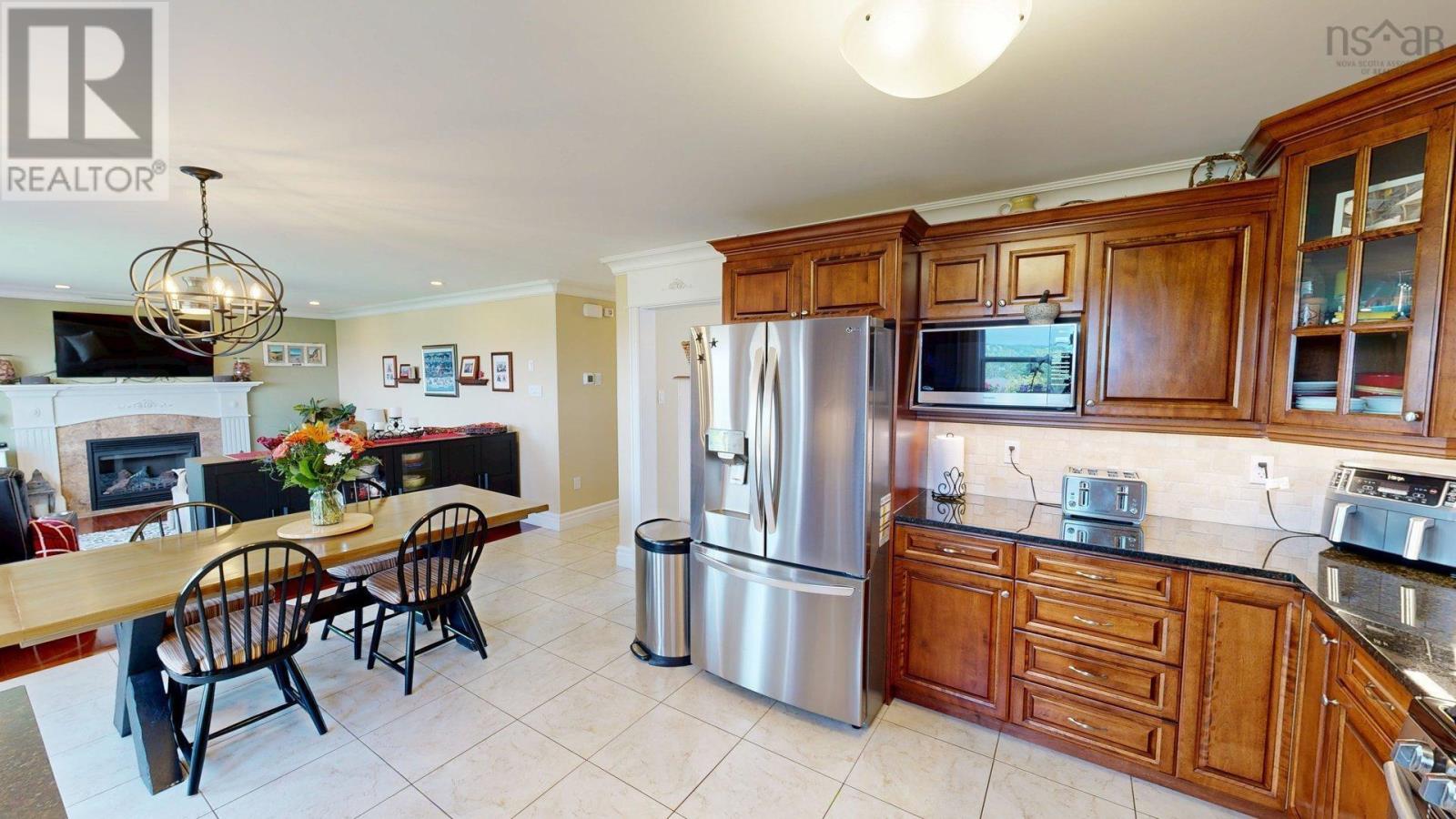 Property at 205 Lindenwood Terrace image 4