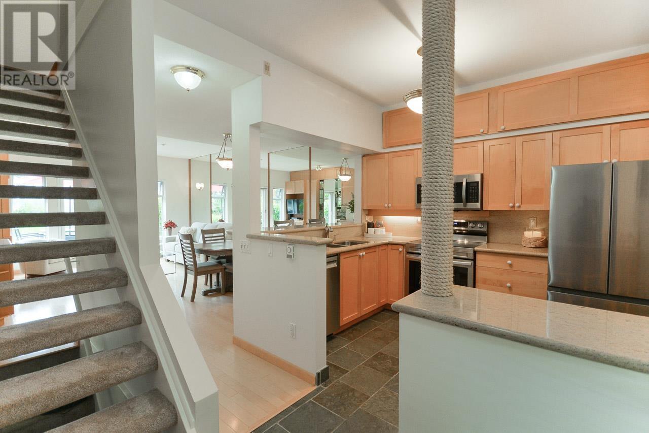 Th2 2040 E Kent South Avenue, Vancouver, British Columbia  V5P 4X2 - Photo 7 - R3025303