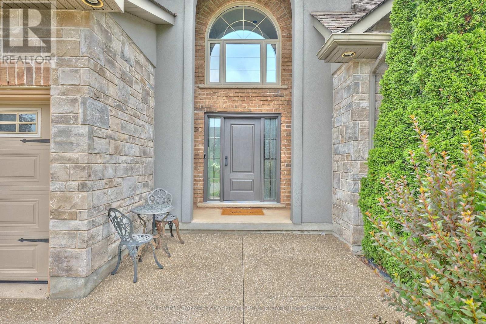 Property at 7 RHODES COURT image 2