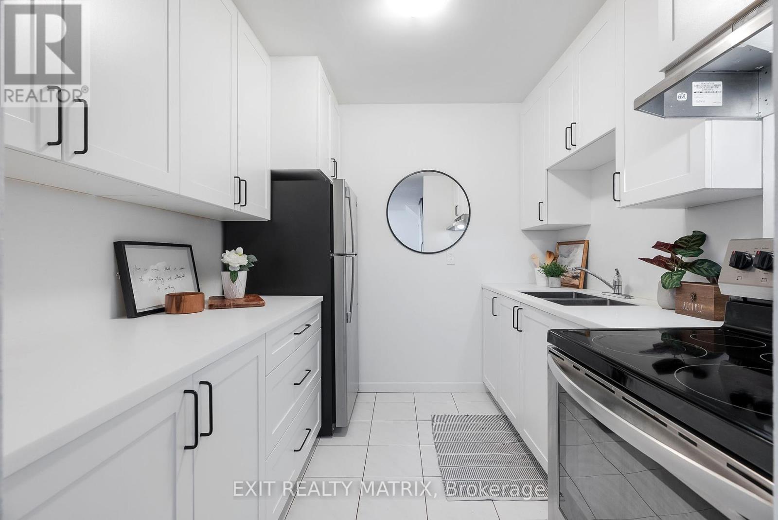 25h Banner Road, Ottawa, Ontario  K2H 8T3 - Photo 12 - X12279896