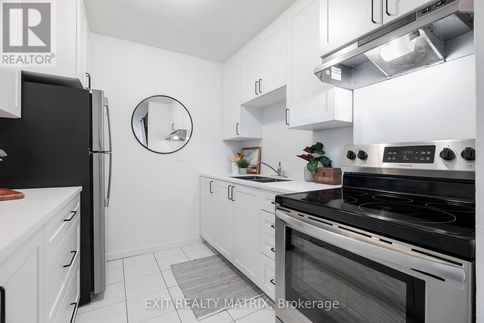 25h Banner Road, Ottawa, Ontario  K2H 8T3 - Photo 13 - X12279896