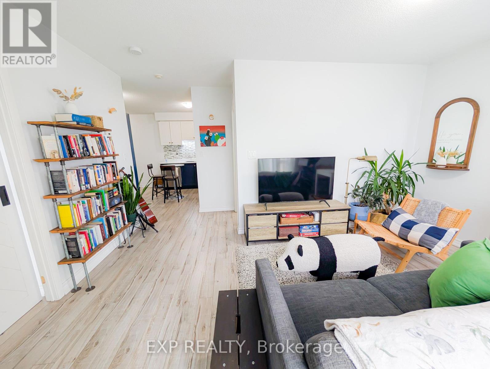 Property at 1010 - 2464 WESTON ROAD image 3