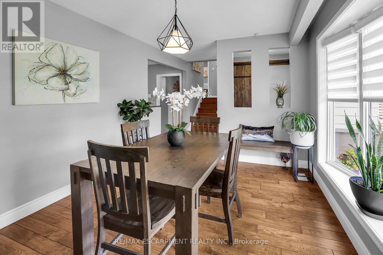 11 Hunter Road, Grimsby (Grimsby West), Ontario  L3M 4A3 - Photo 7 - X12279697
