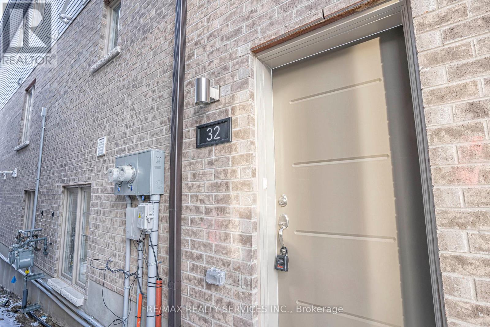 32 - 205 West Oak Trail, Kitchener, Ontario  N2R 0R9 - Photo 3 - X12279701