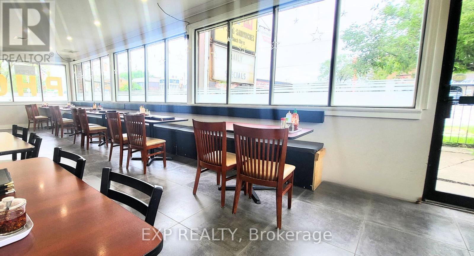 130 Queenston Road, Hamilton, Ontario  L8K 1G6 - Photo 4 - X12279742