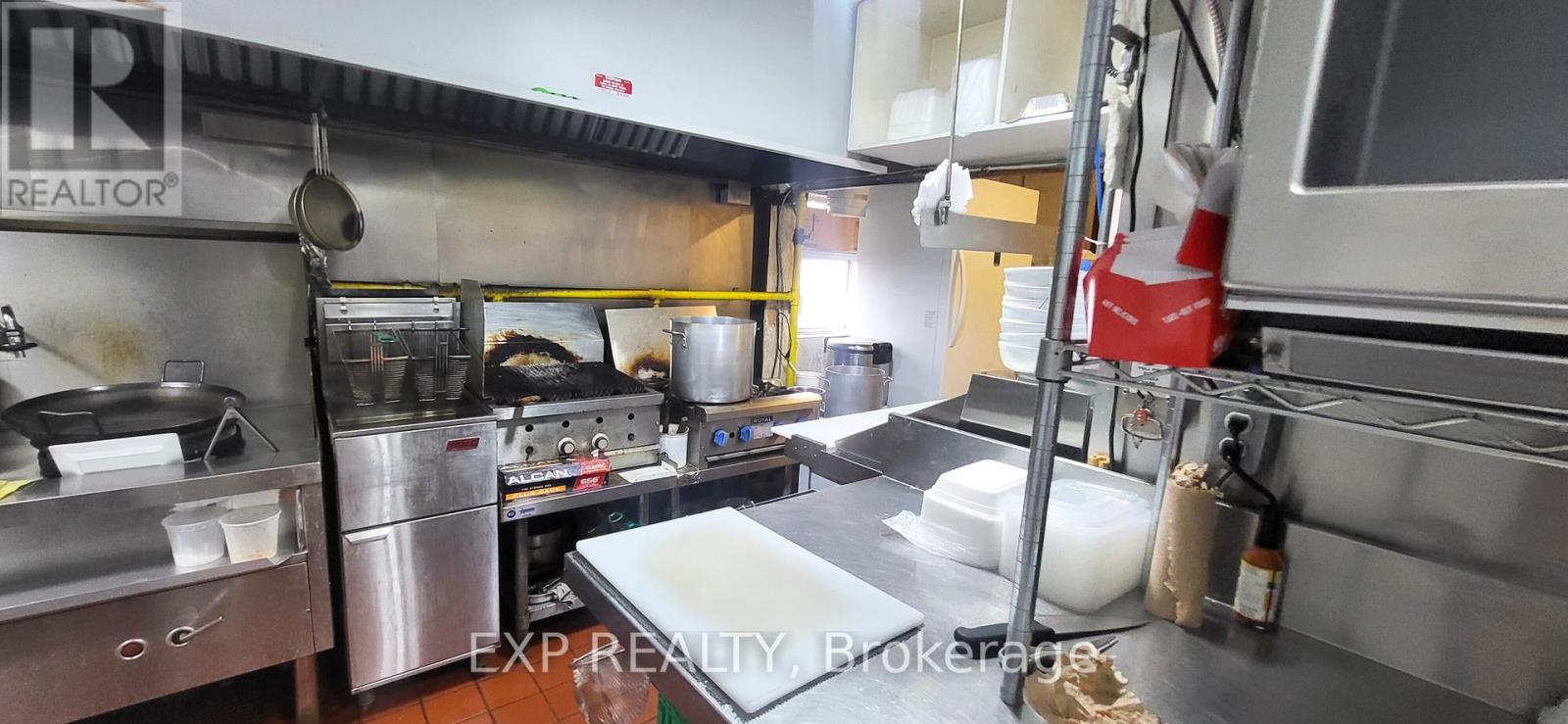 130 Queenston Road, Hamilton, Ontario  L8K 1G6 - Photo 6 - X12279742