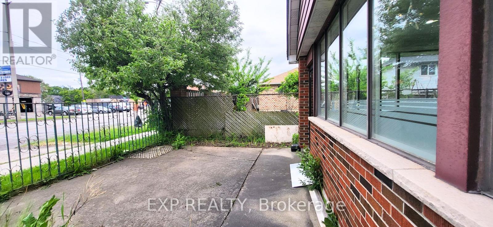 130 Queenston Road, Hamilton, Ontario  L8K 1G6 - Photo 8 - X12279742