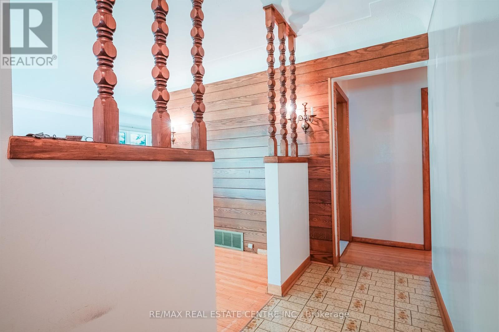 392 Upper Horning Road, Hamilton, Ontario  L9G 3K9 - Photo 8 - X12279781