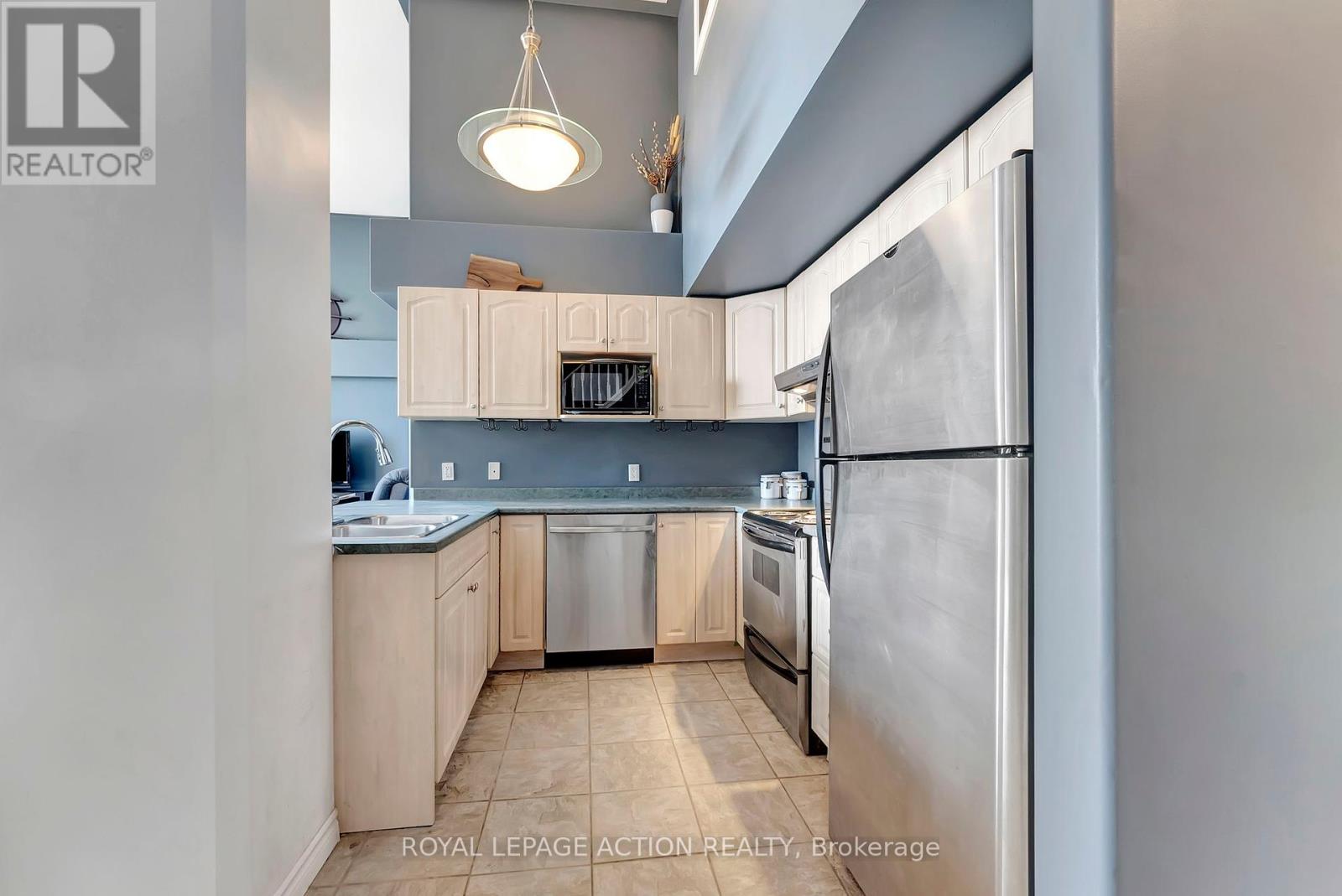 212 - 111 Grey Street, Brantford, Ontario  N3S 4V8 - Photo 3 - X12279835