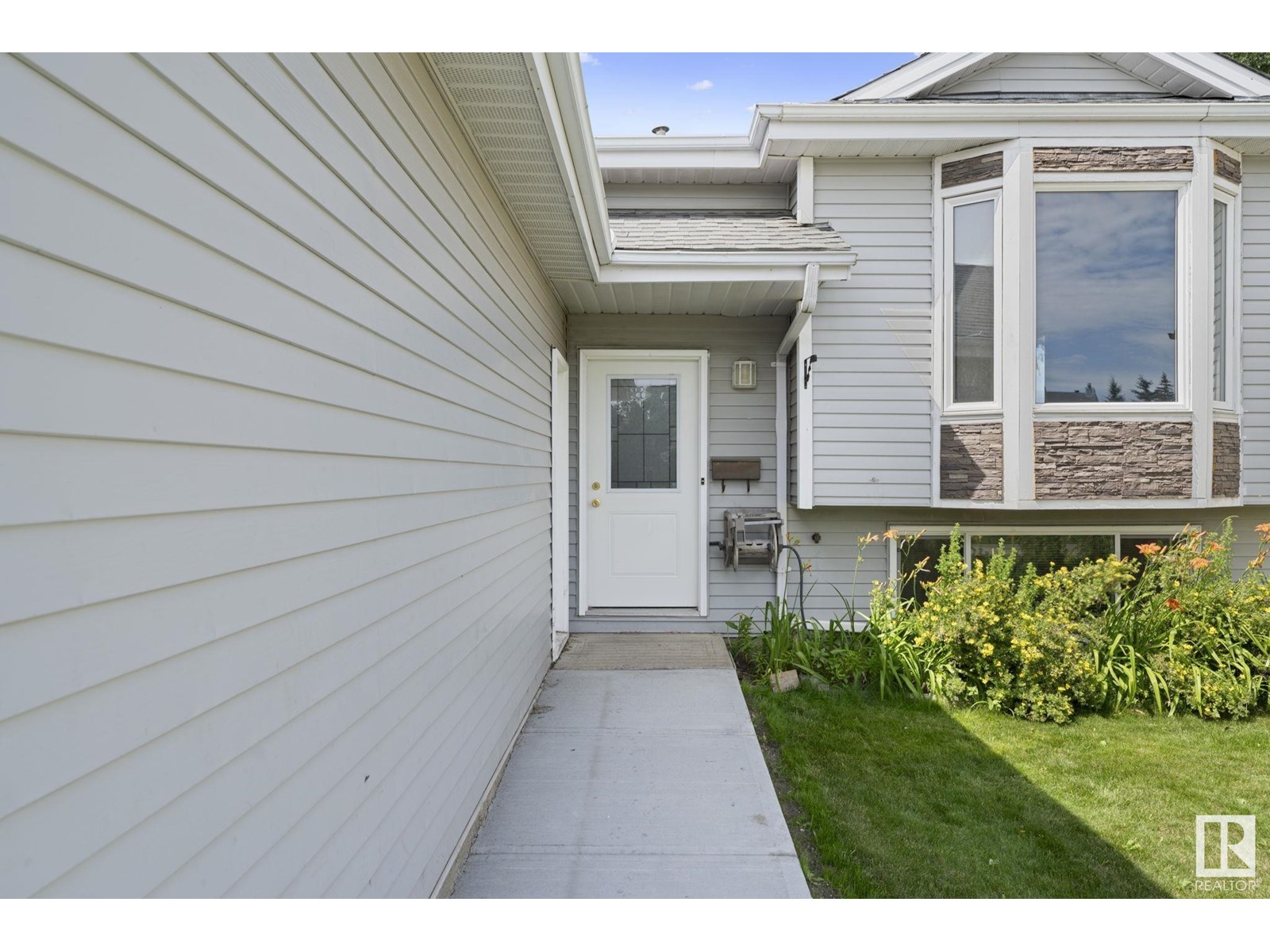 Property at 10458 14 AV NW NW image 3