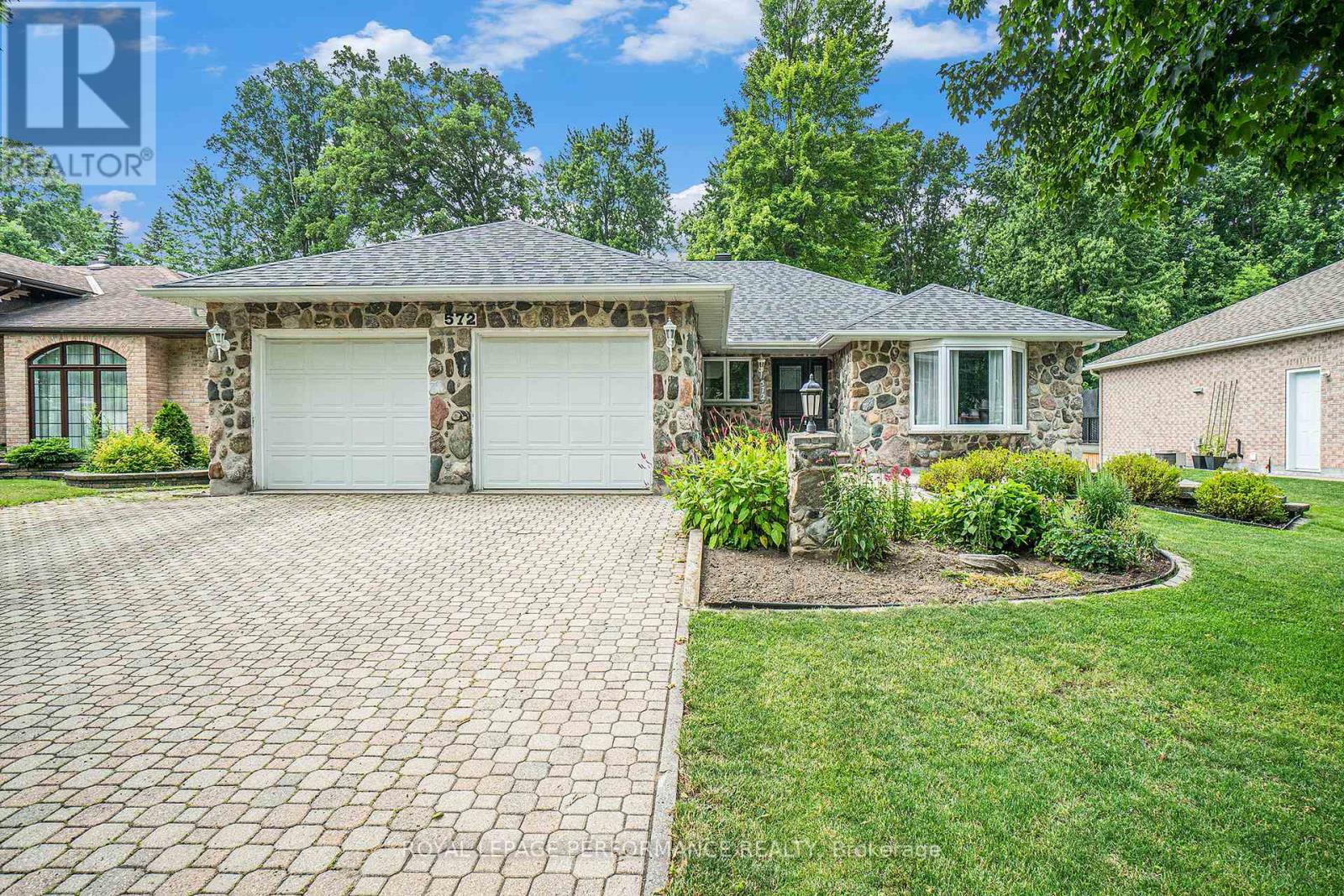 Property at 572 DEAN DRIVE image 2