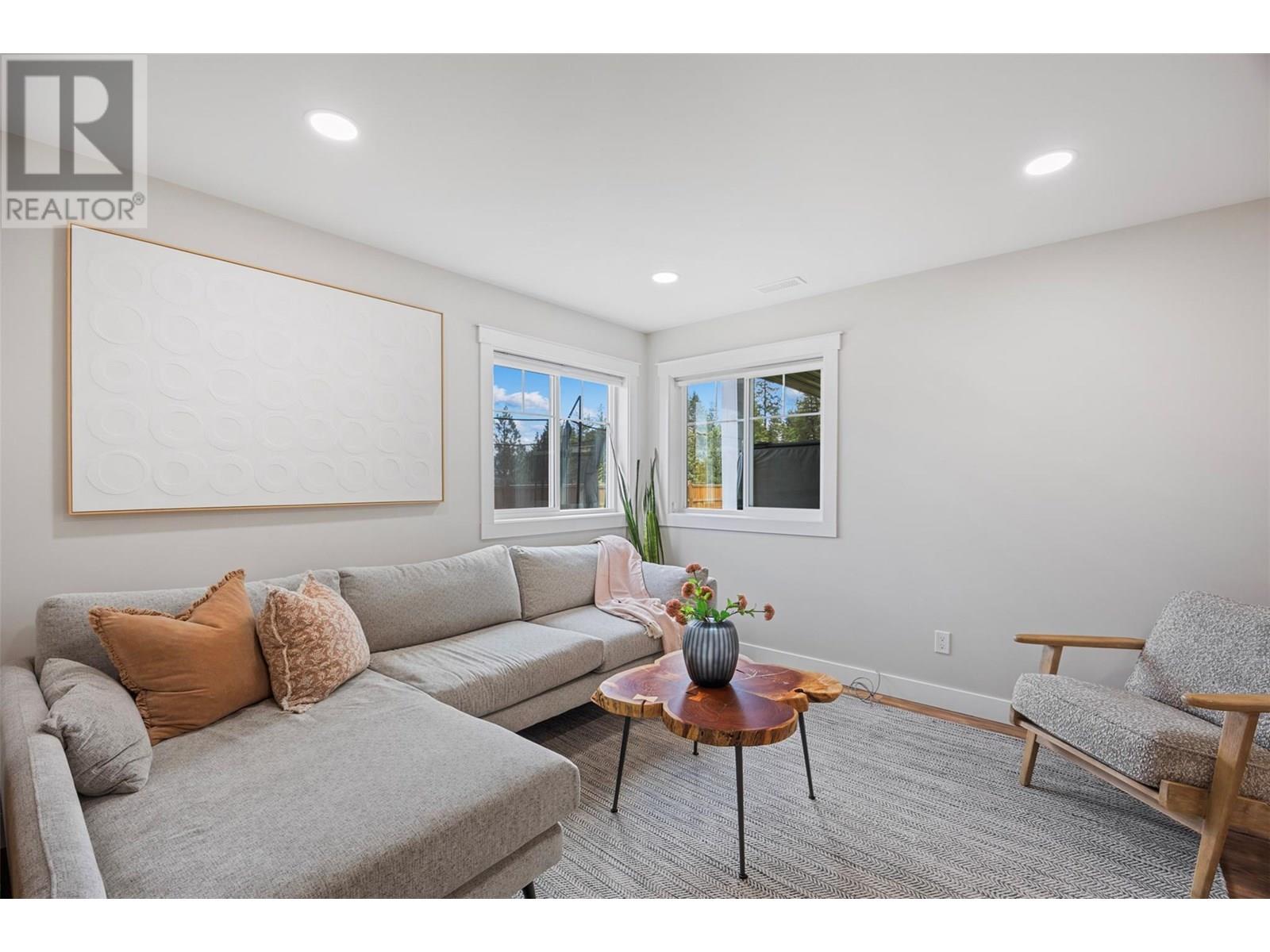 Property at 2081 GLENMOHR Drive image 3
