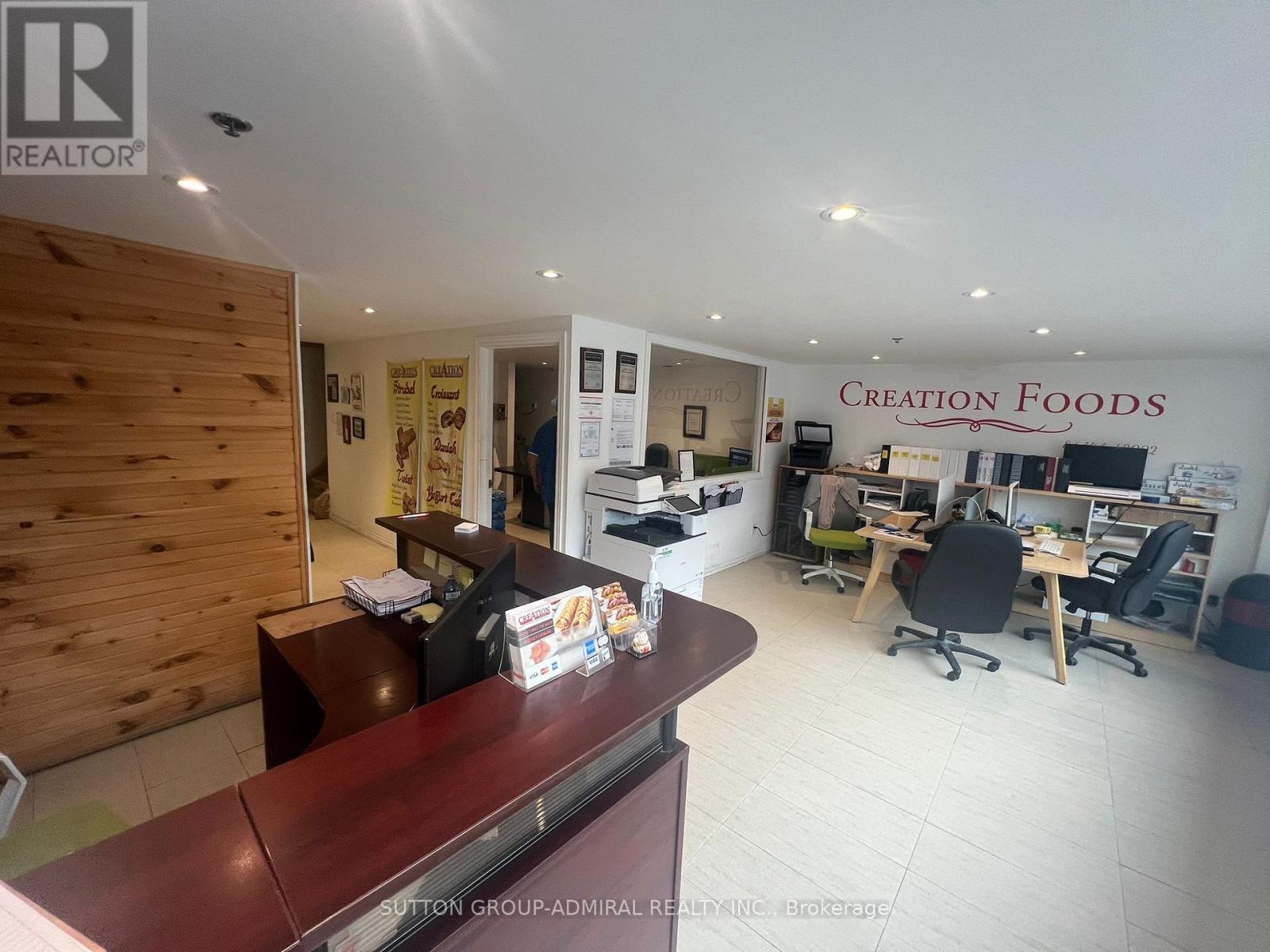 10 - 418 Hanlan Road, Vaughan, Ontario  L4L 3Z1 - Photo 2 - N12279756