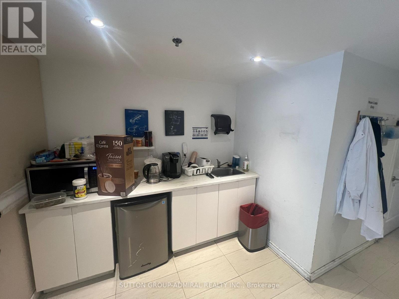 10 - 418 Hanlan Road, Vaughan, Ontario  L4L 3Z1 - Photo 4 - N12279756