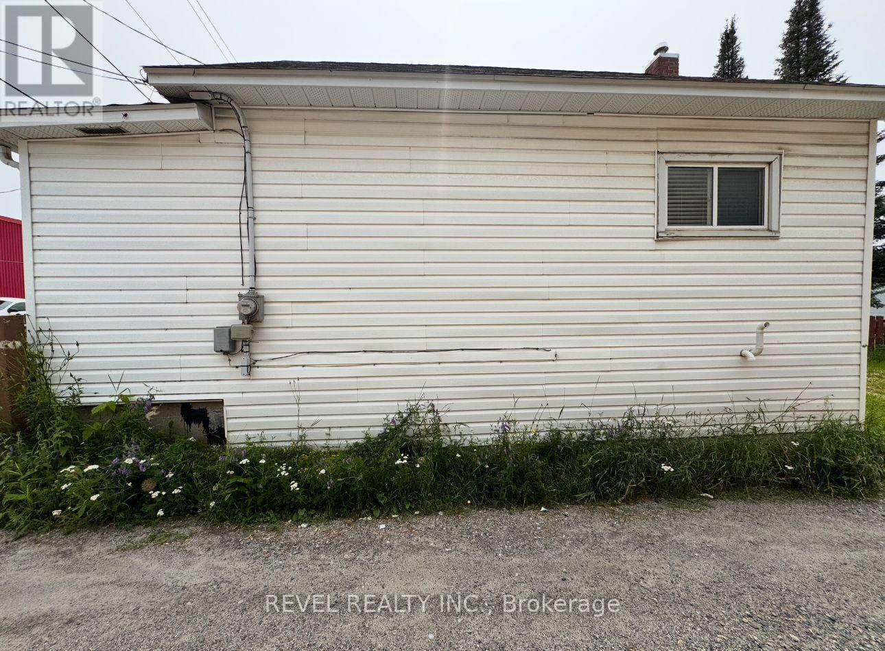 Property at 235 SPRUCE STREET S image 5