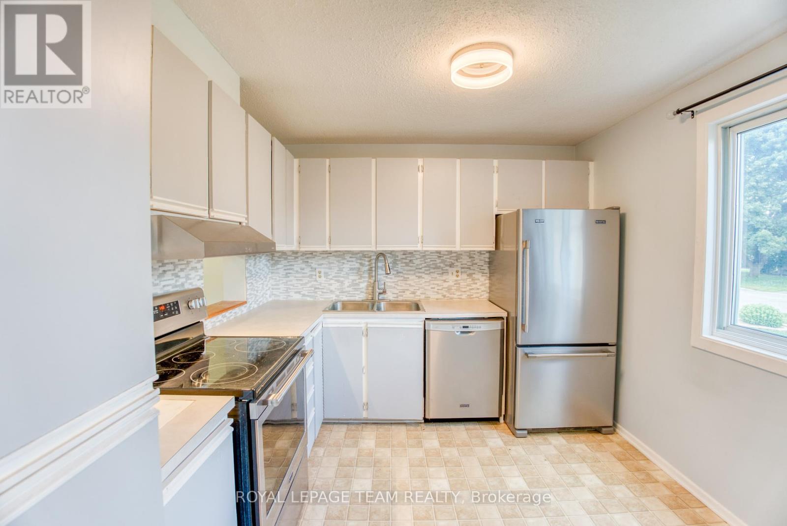 Property at 1094 GRENOBLE CRESCENT image 5