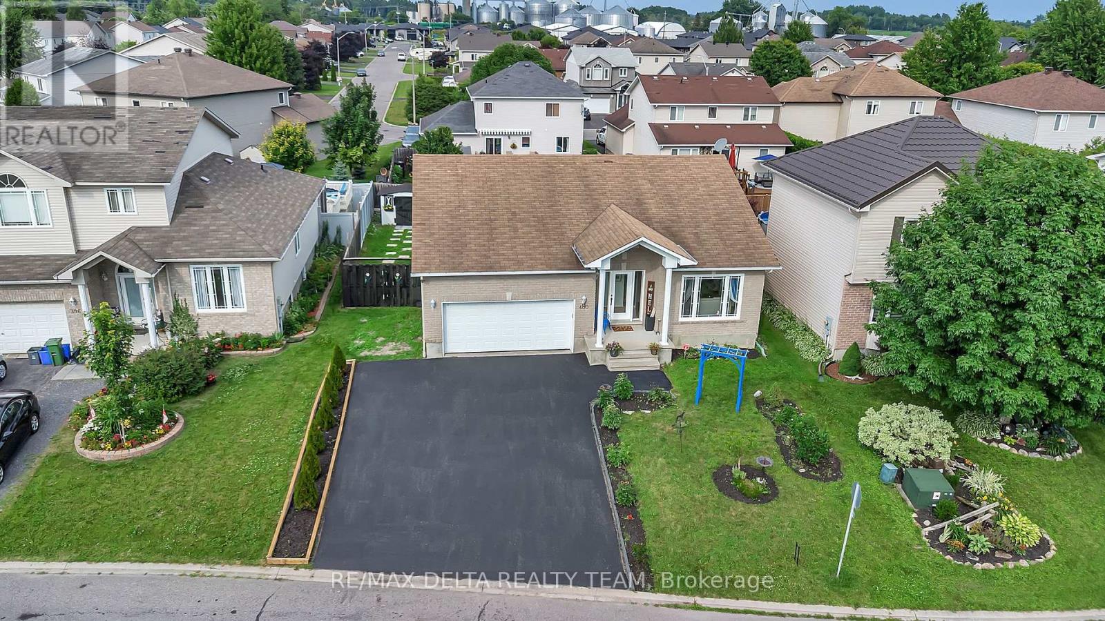 Property at 400 CENTENAIRE STREET image 2