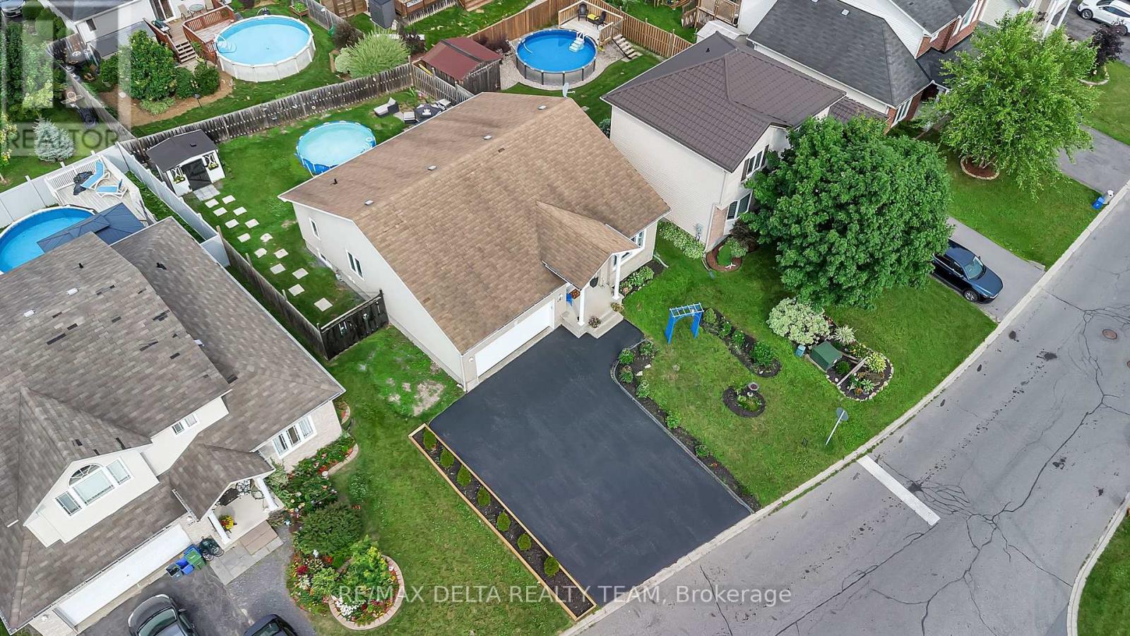 Property at 400 CENTENAIRE STREET image 3