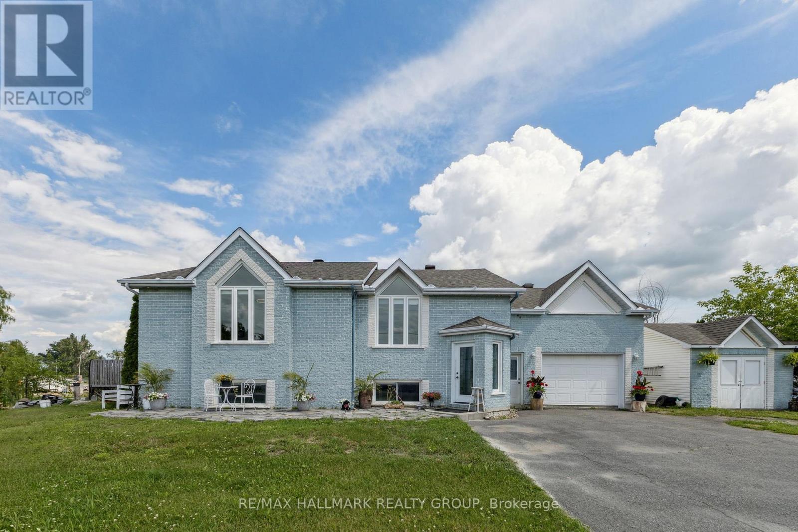 585 BLUE CORNER ROAD, Champlain, Ontario