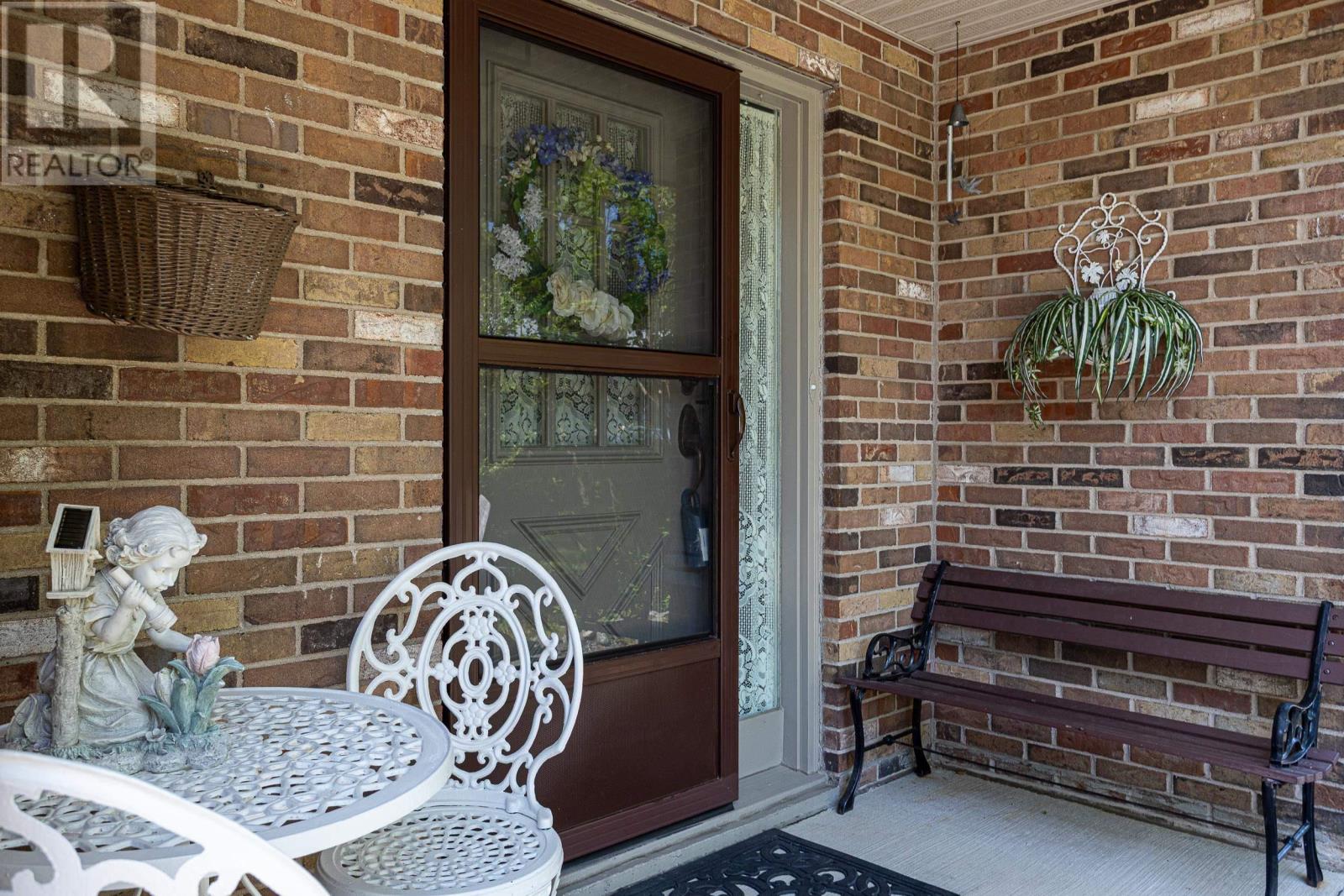 Property at 10 Wheatstone Heights image 3