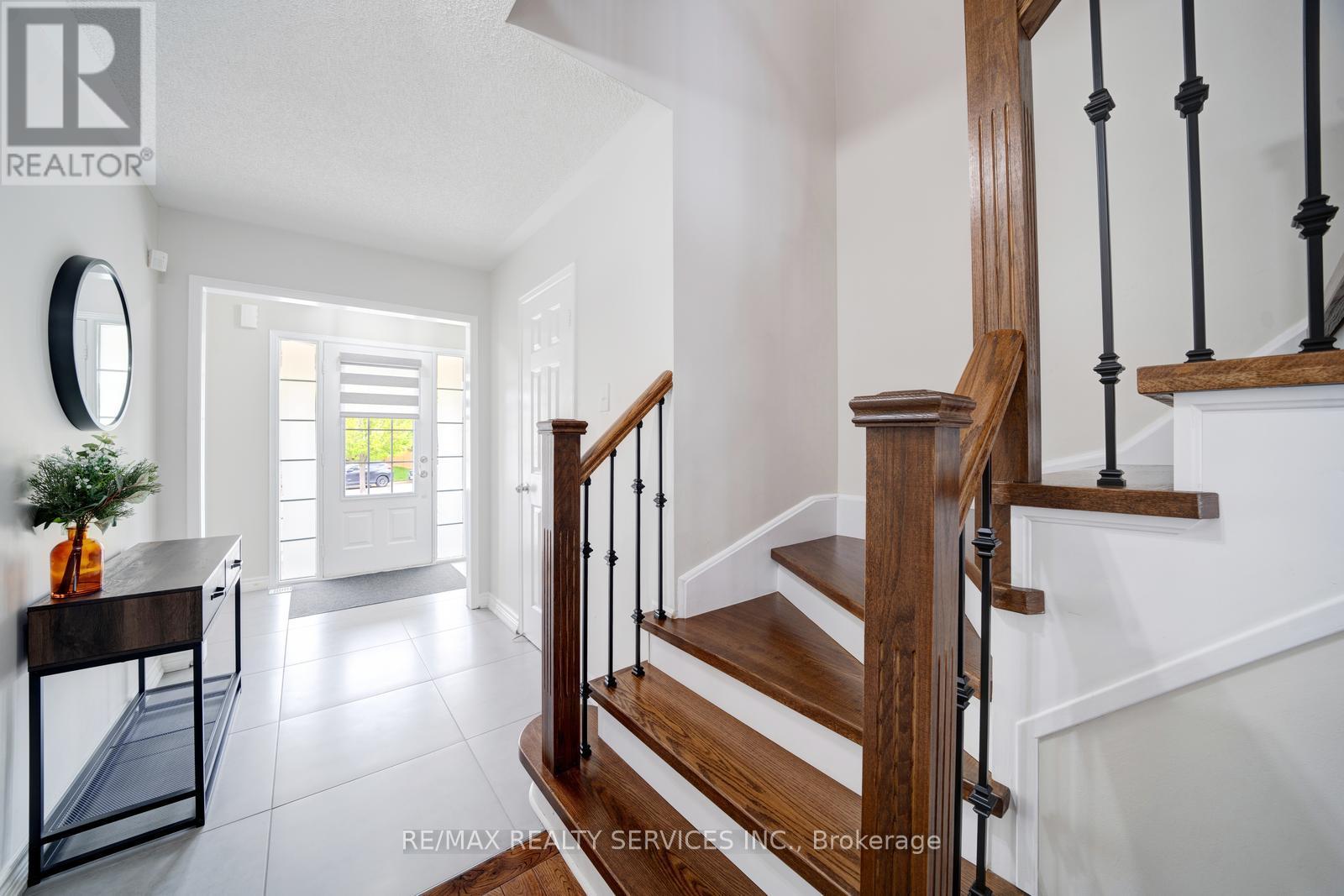 Property at 49 WOODCOTE CRESCENT image 4