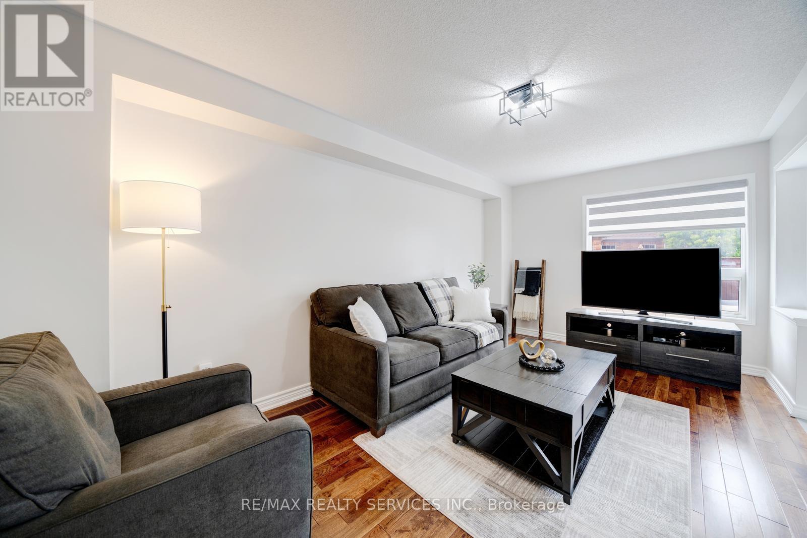 Property at 49 WOODCOTE CRESCENT image 5
