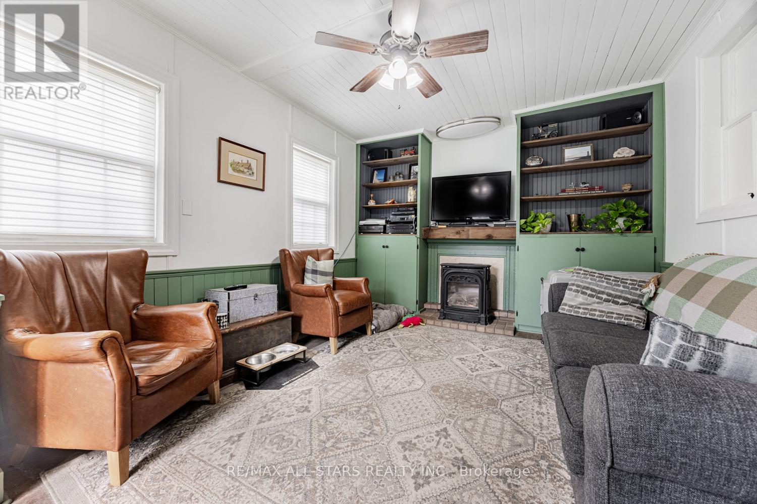 Property at 8 ALBERT STREET image 3