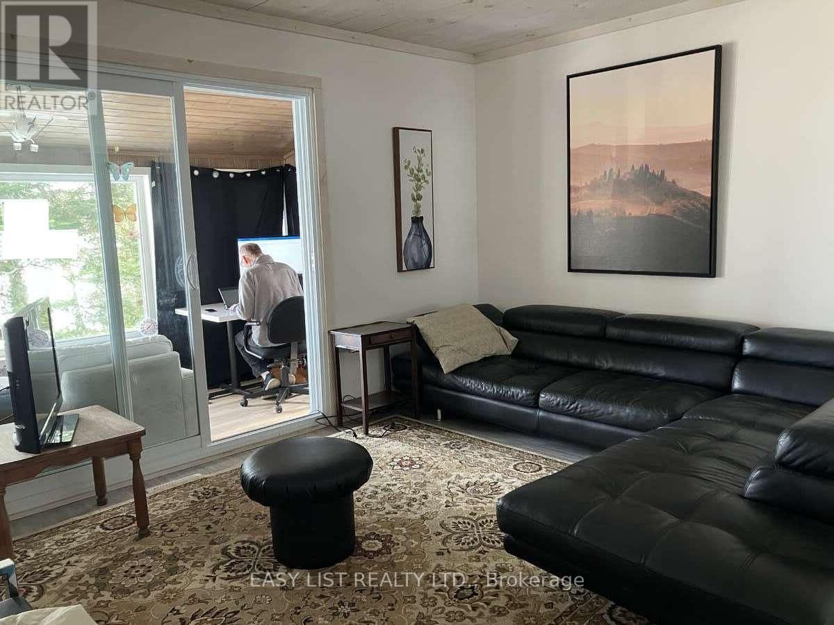 1045 Reynolds Road, Minden Hills, Ontario  K0M 2K0 - Photo 5 - X12279914