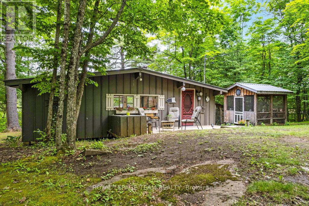 315 Silvery Lane, Tay Valley, Ontario  K0G 2B0 - Photo 4 - X12279922