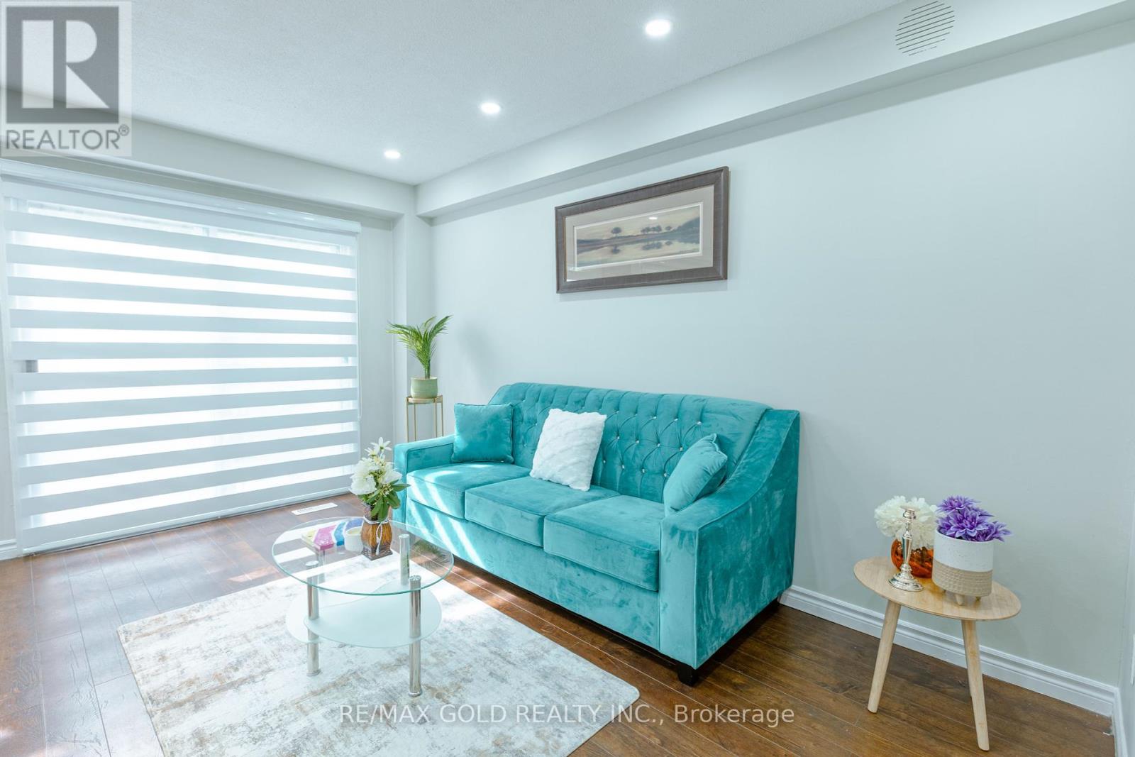 Property at 337 FLEETWOOD CRESCENT image 4