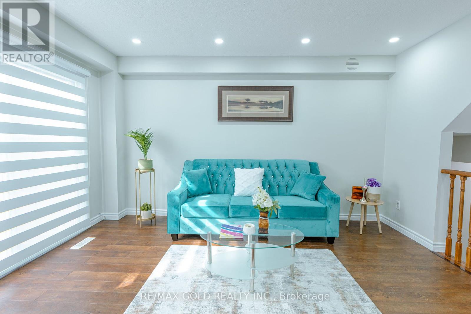 Property at 337 FLEETWOOD CRESCENT image 3