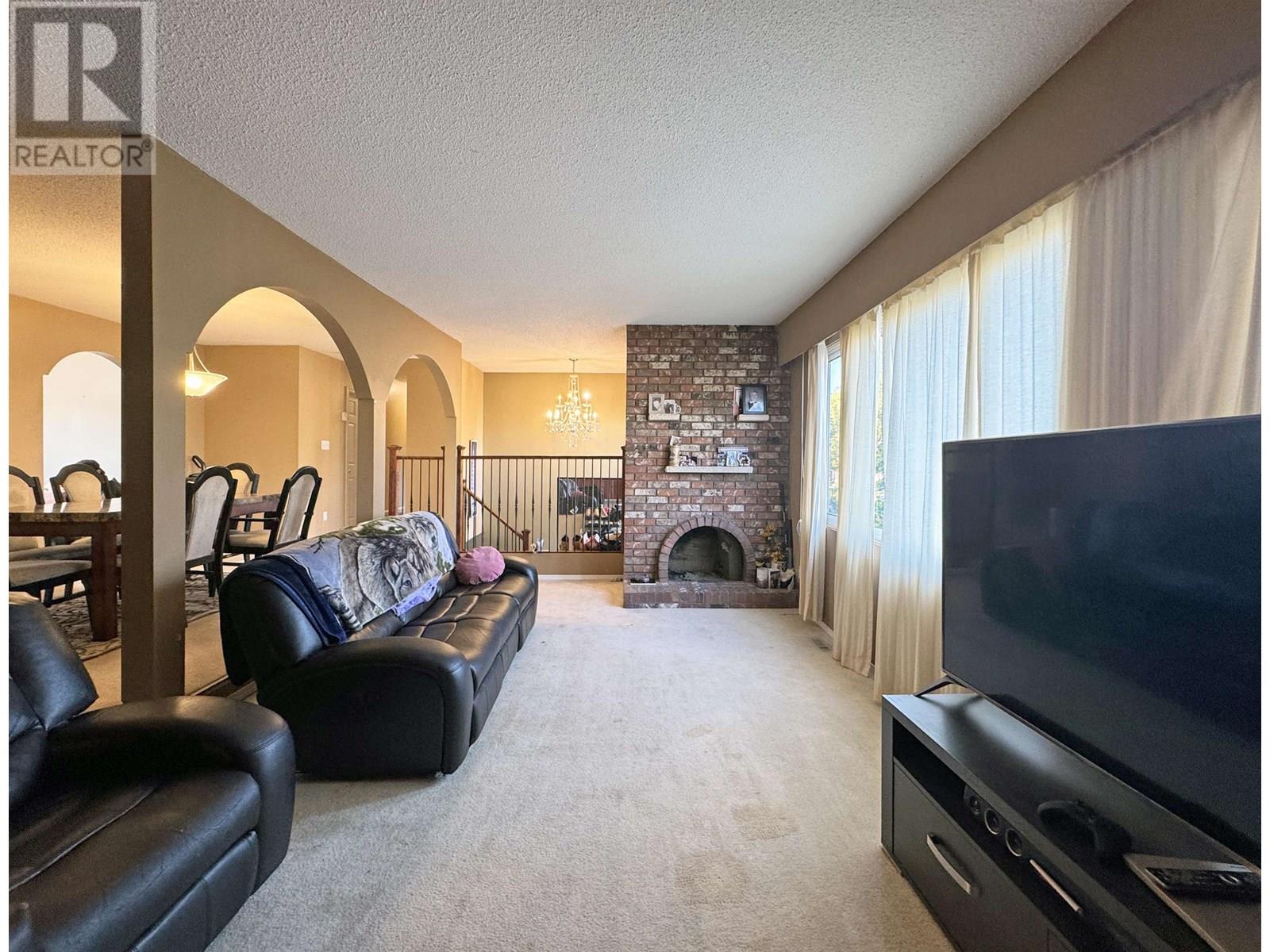 Property at 273 52A STREET image 5