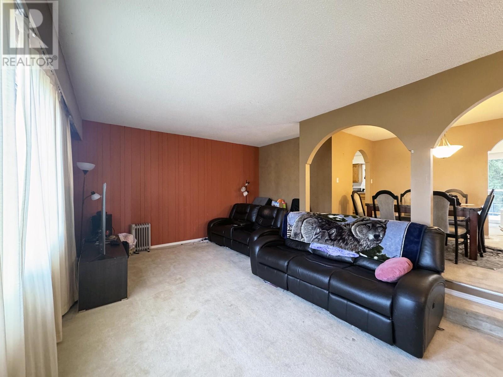 Property at 273 52A STREET image 4
