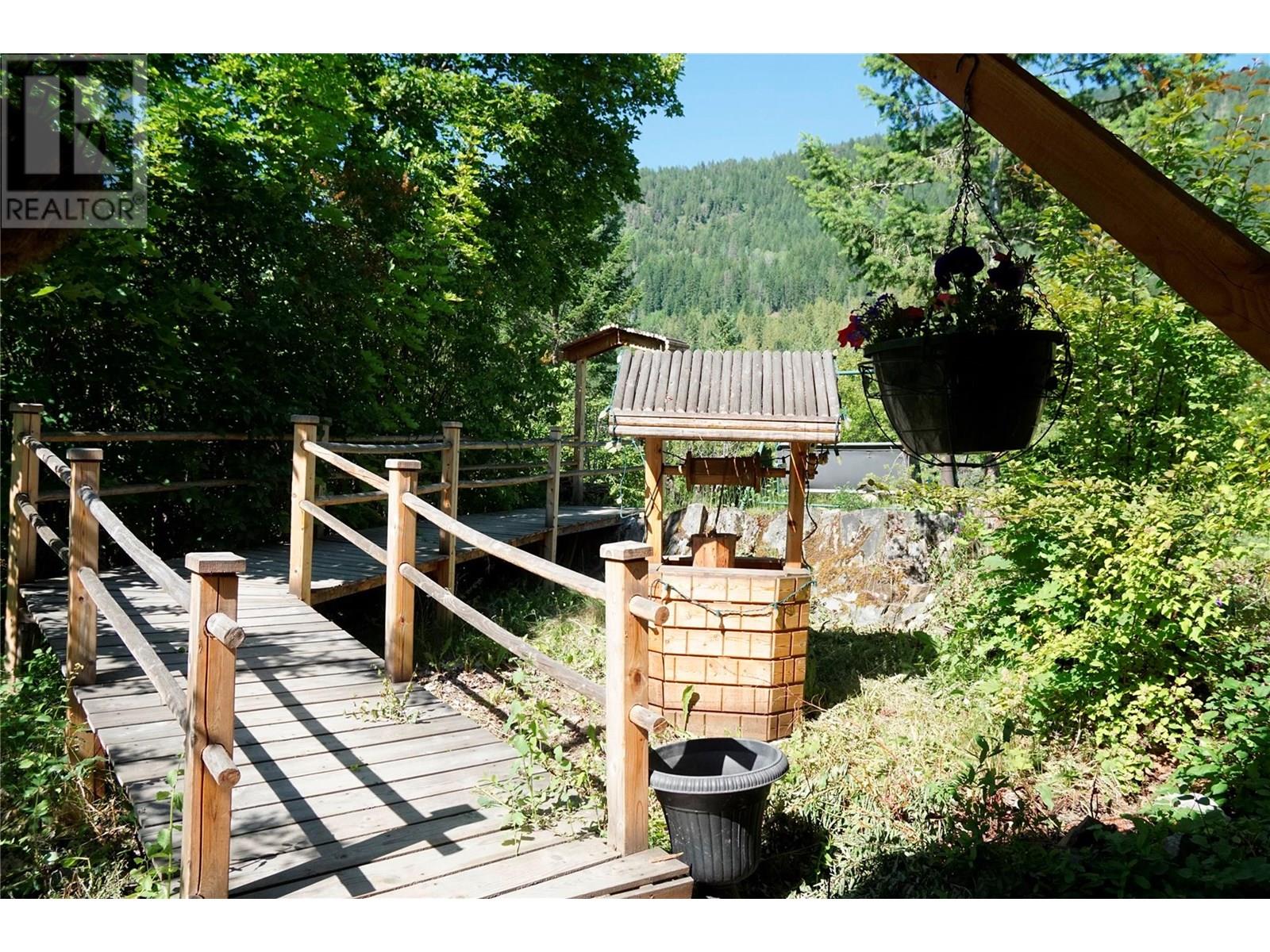 617 Payne Street, Creston, British Columbia  V0B 1G6 - Photo 11 - 10352493