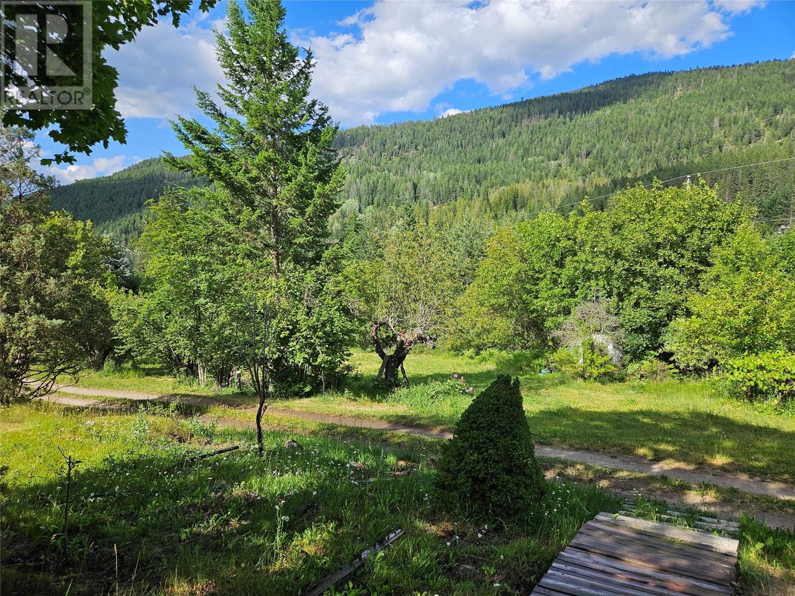 617 Payne Street, Creston, British Columbia  V0B 1G6 - Photo 9 - 10352493