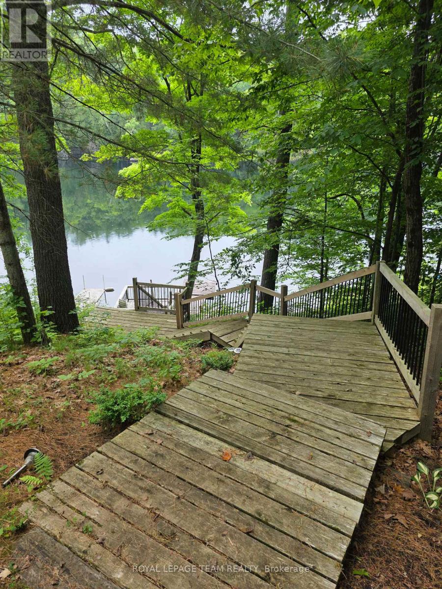 315 Silvery Lane, Tay Valley, Ontario  K0G 2B0 - Photo 18 - X12279922