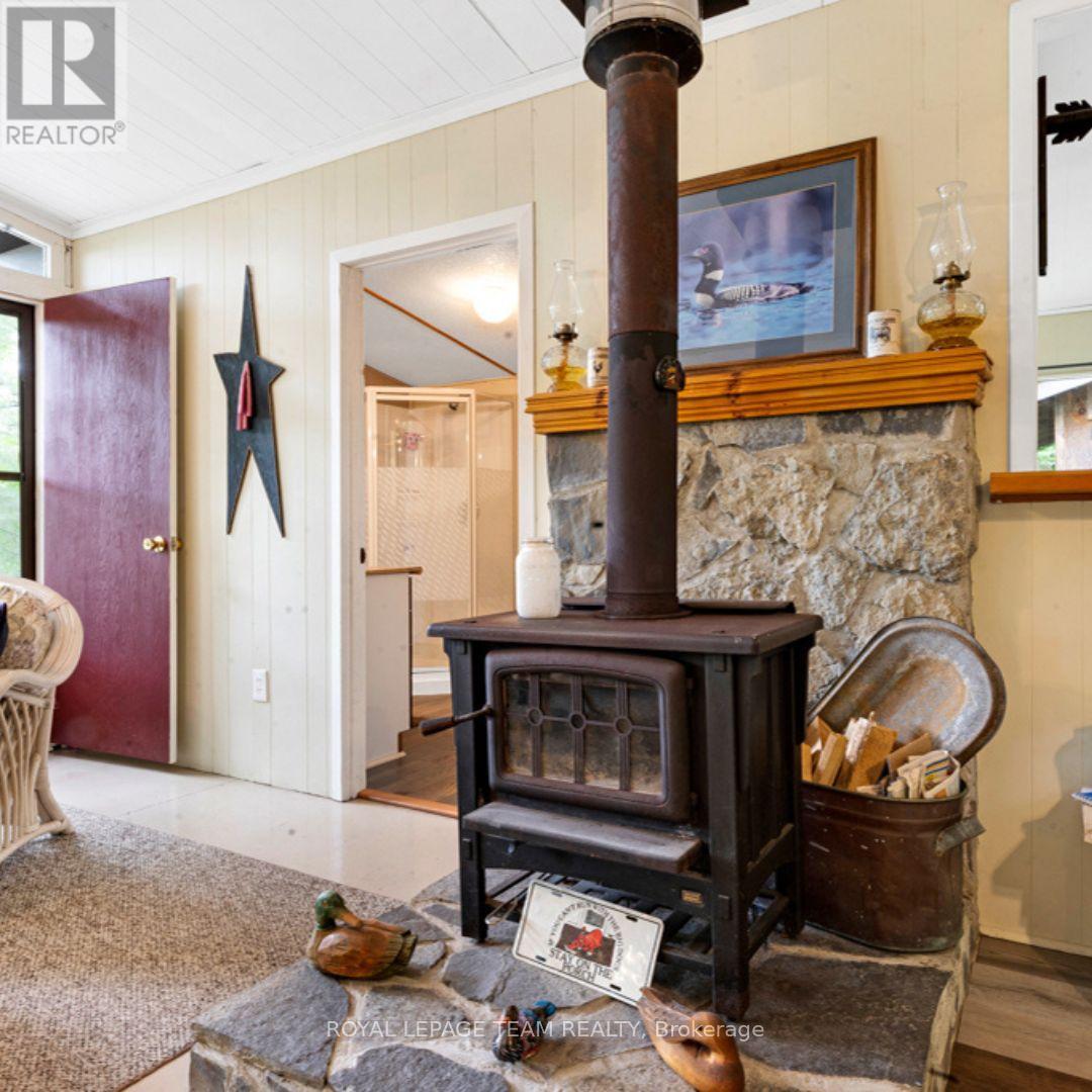 315 Silvery Lane, Tay Valley, Ontario  K0G 2B0 - Photo 9 - X12279922