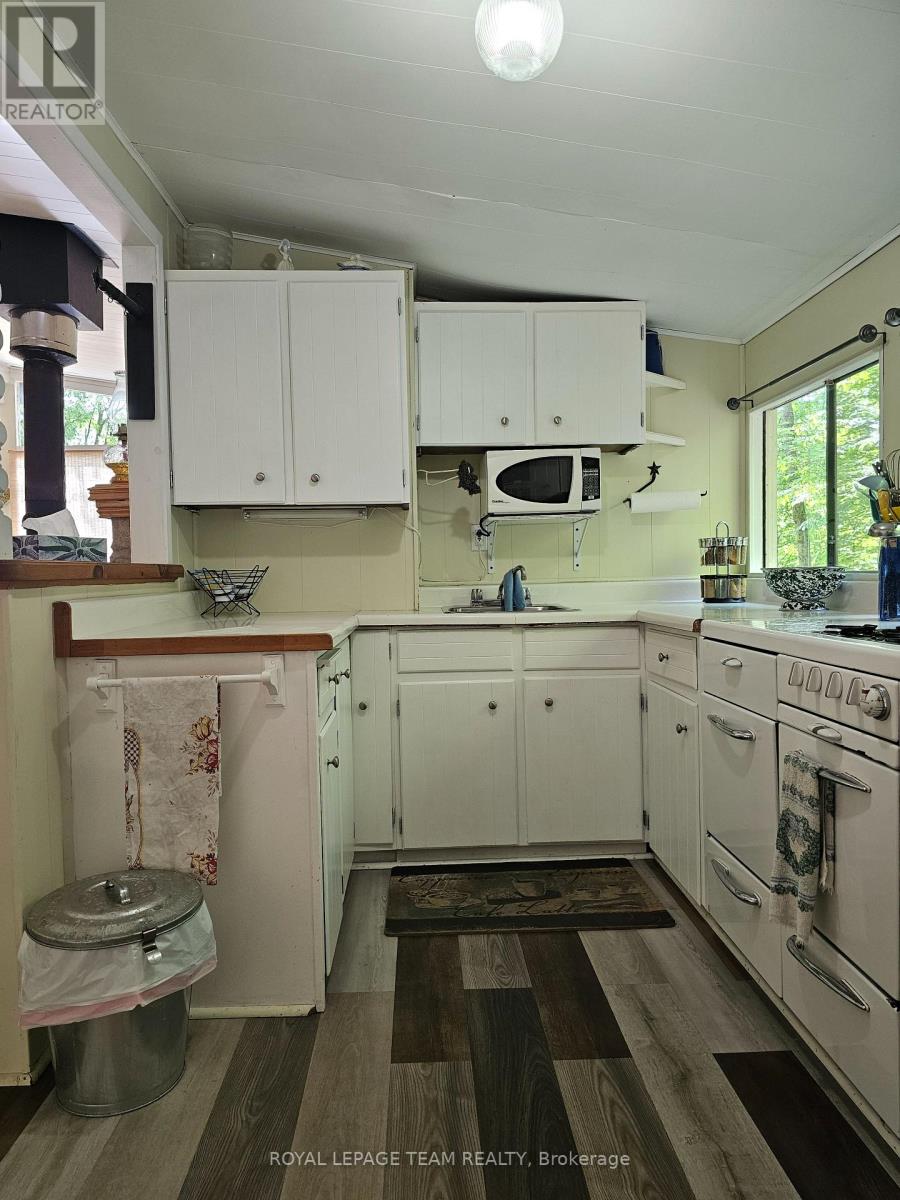 315 Silvery Lane, Tay Valley, Ontario  K0G 2B0 - Photo 32 - X12279922