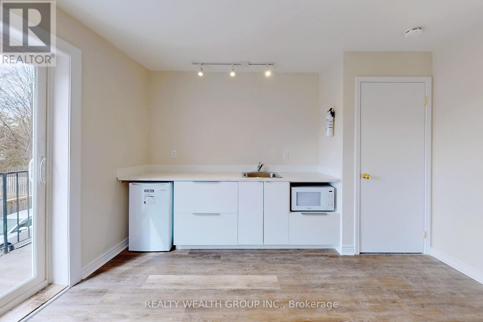 6068a Yonge Street, Toronto, Ontario  M2M 3W6 - Photo 11 - C12280018