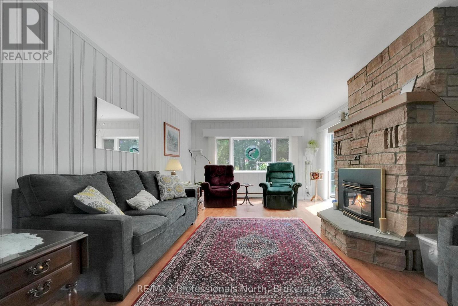 10 Stouffer Street, Minden Hills, Ontario  K0M 2K0 - Photo 9 - X12280086