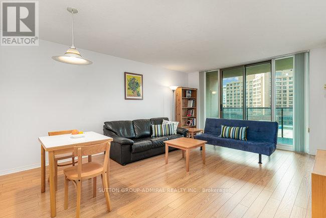 1108 - 750 Bay Street, Toronto, Ontario  M5G 1N6 - Photo 2 - C12091038