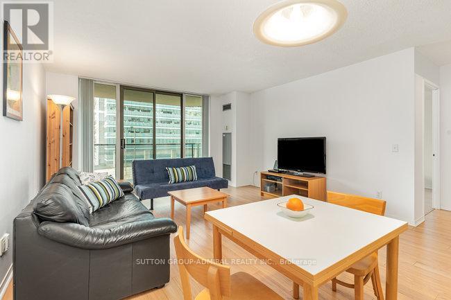 1108 - 750 Bay Street, Toronto, Ontario  M5G 1N6 - Photo 3 - C12091038