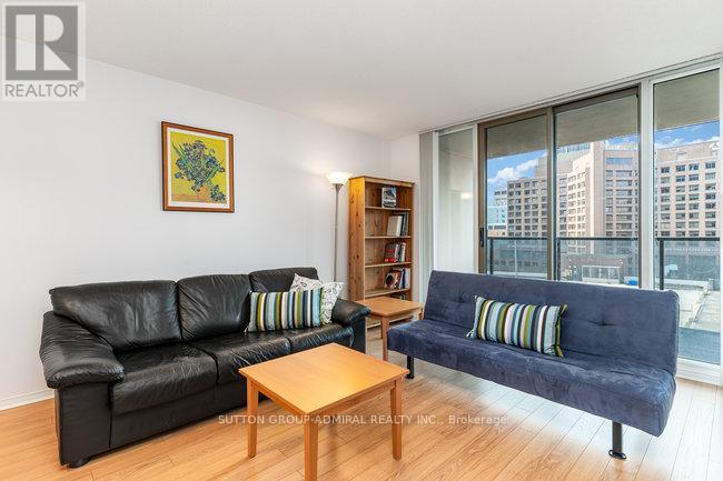 1108 - 750 Bay Street, Toronto, Ontario  M5G 1N6 - Photo 4 - C12091038
