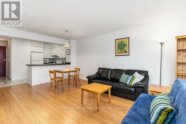 1108 - 750 Bay Street, Toronto, Ontario  M5G 1N6 - Photo 5 - C12091038