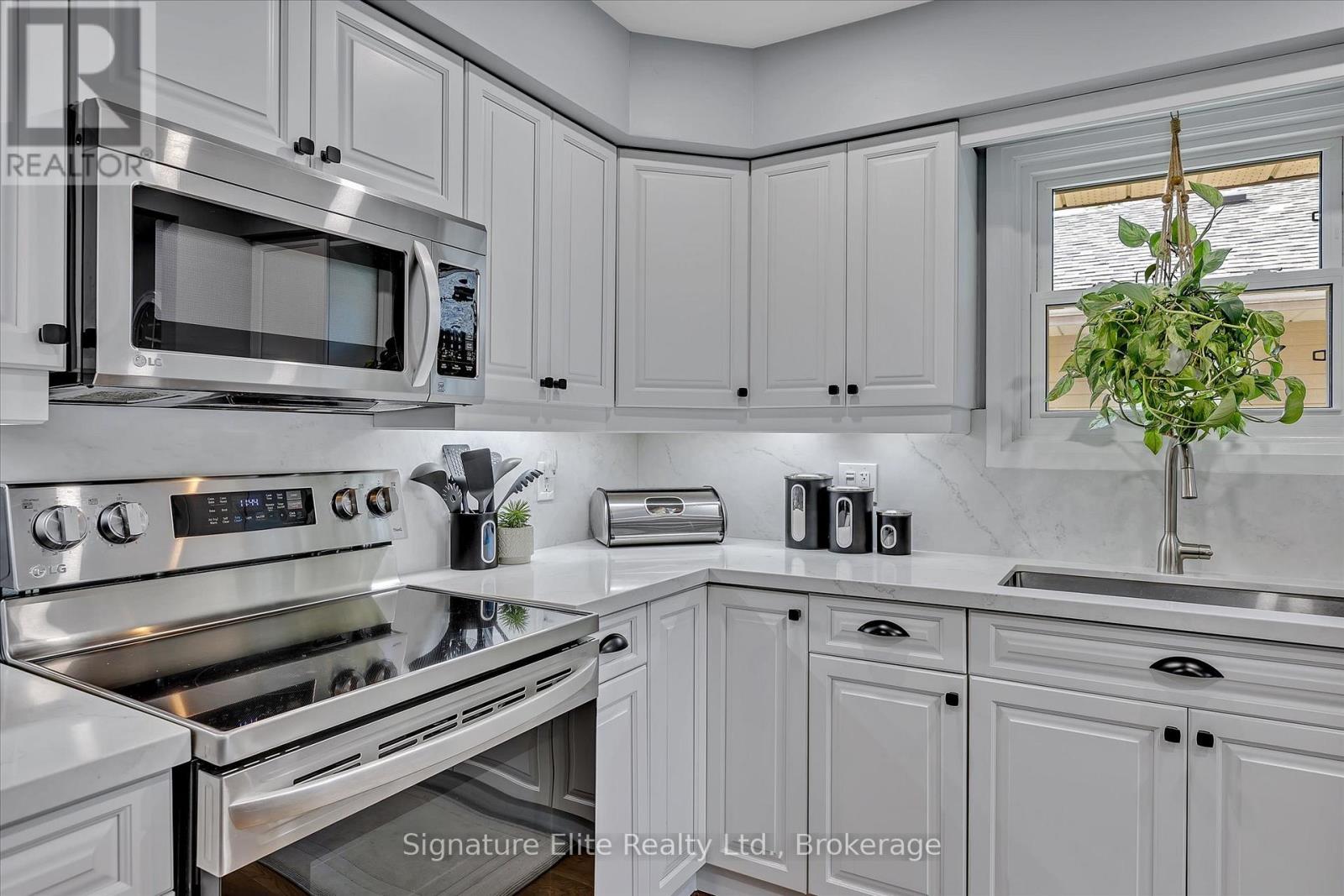 270 Sherin Avenue, Peterborough (Ashburnham Ward 4), Ontario  K9J 1B6 - Photo 5 - X12269100
