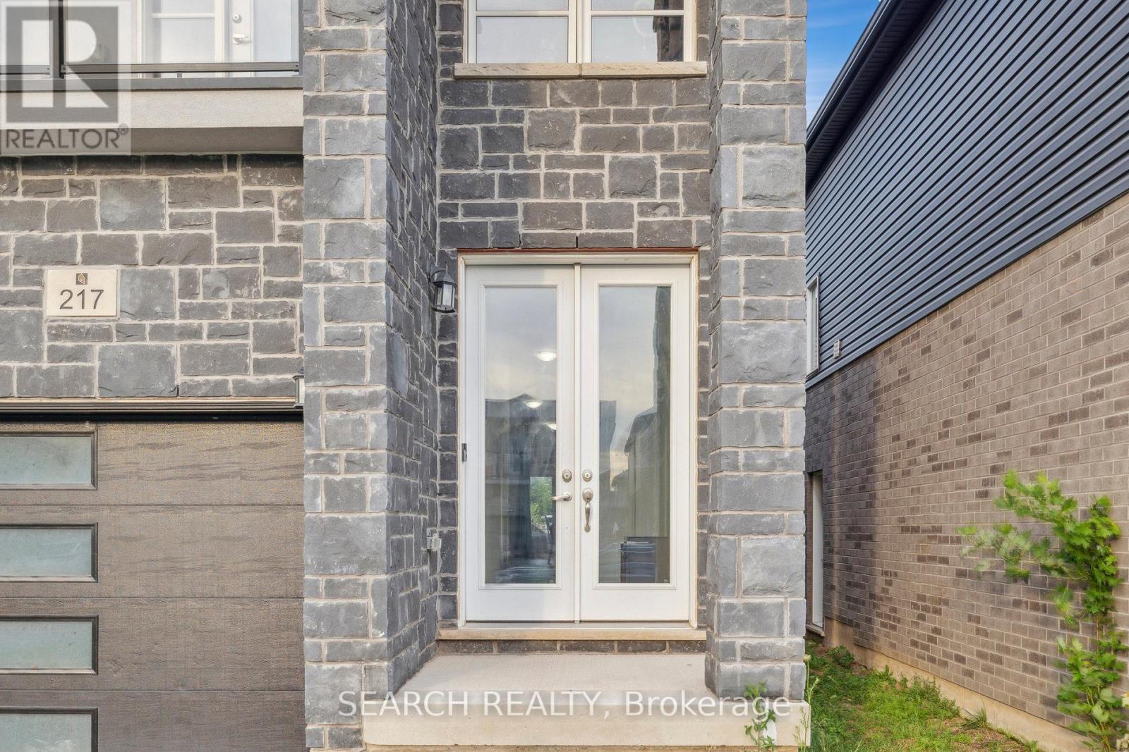 217 Louise Street, Welland, Ontario  L3B 1T2 - Photo 3 - X12280079