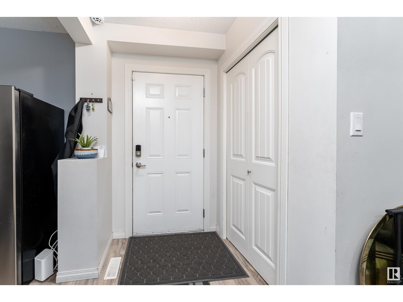 Property at #2 11813 43 ST NW image 2