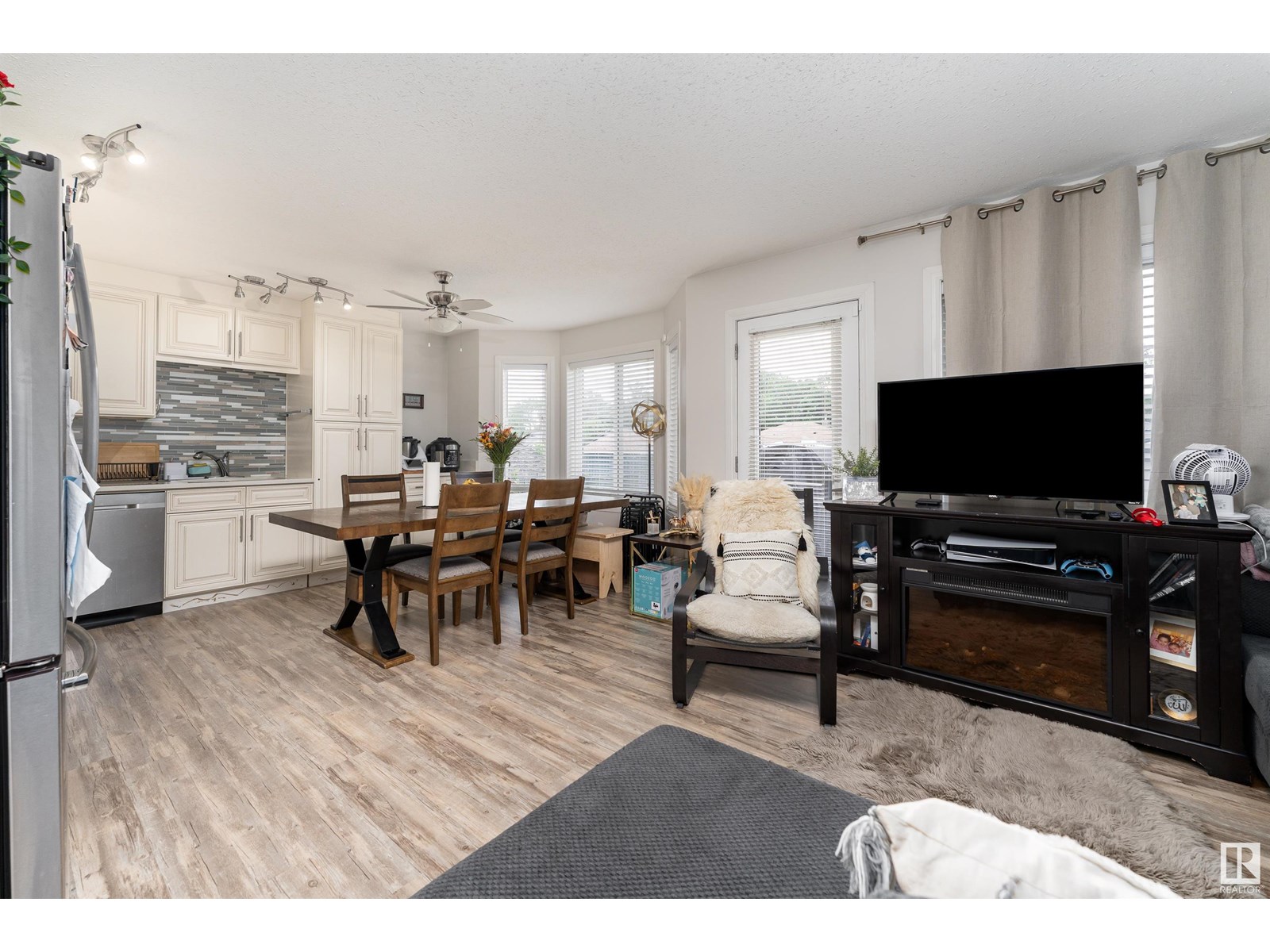 Property at #2 11813 43 ST NW image 4