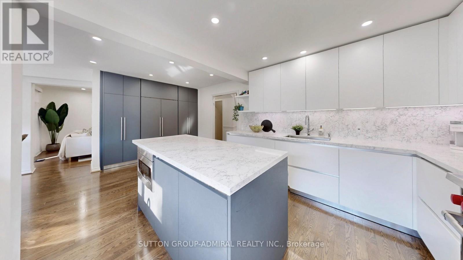 Property at 122 EDMUND SEAGER DRIVE image 3